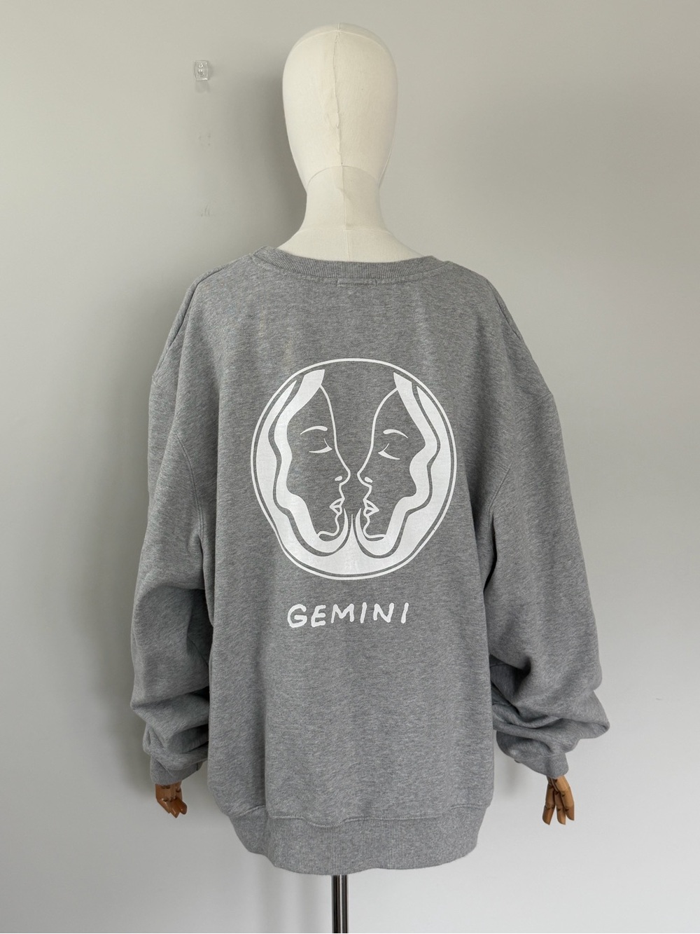 Good American Gemini Zodiac Oversized Sweatshirt Gray Graphic Pullover 3XL - Picture 6 of 14